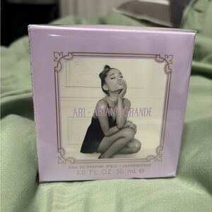 Ariana grande perfume